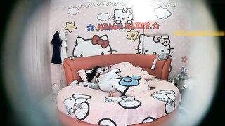 偷拍肥猪男友大白天的要和漂亮女友做爱女友不愿意