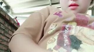 怀孕的人妻露脸大白天哄着孩子还要伺候大哥激情啪啪掰开逼逼给狼友看特写各种舔弄大鸡巴无套爆草射逼里